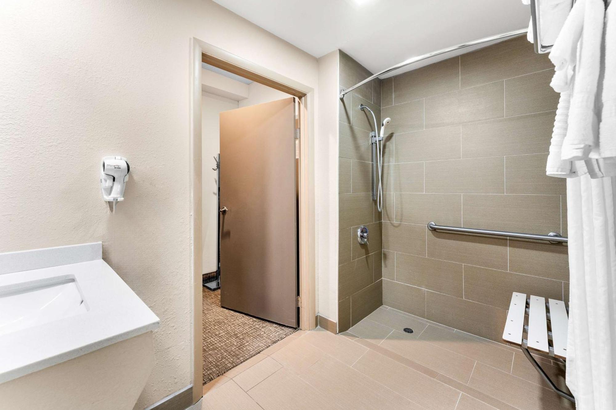 Surestay Plus By Best Western Reading North Exterior foto